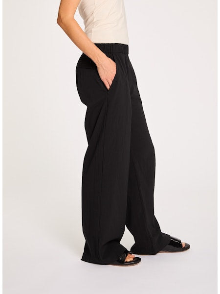 Lis Lareida Athleisure Straight Leg Pants in Muted Olive - SKULPT Dublin