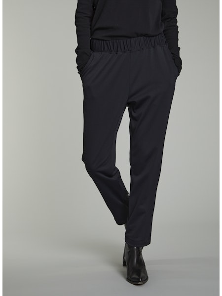 Lis Lareida Athleisure Pants Navy - SKULPT Dublin