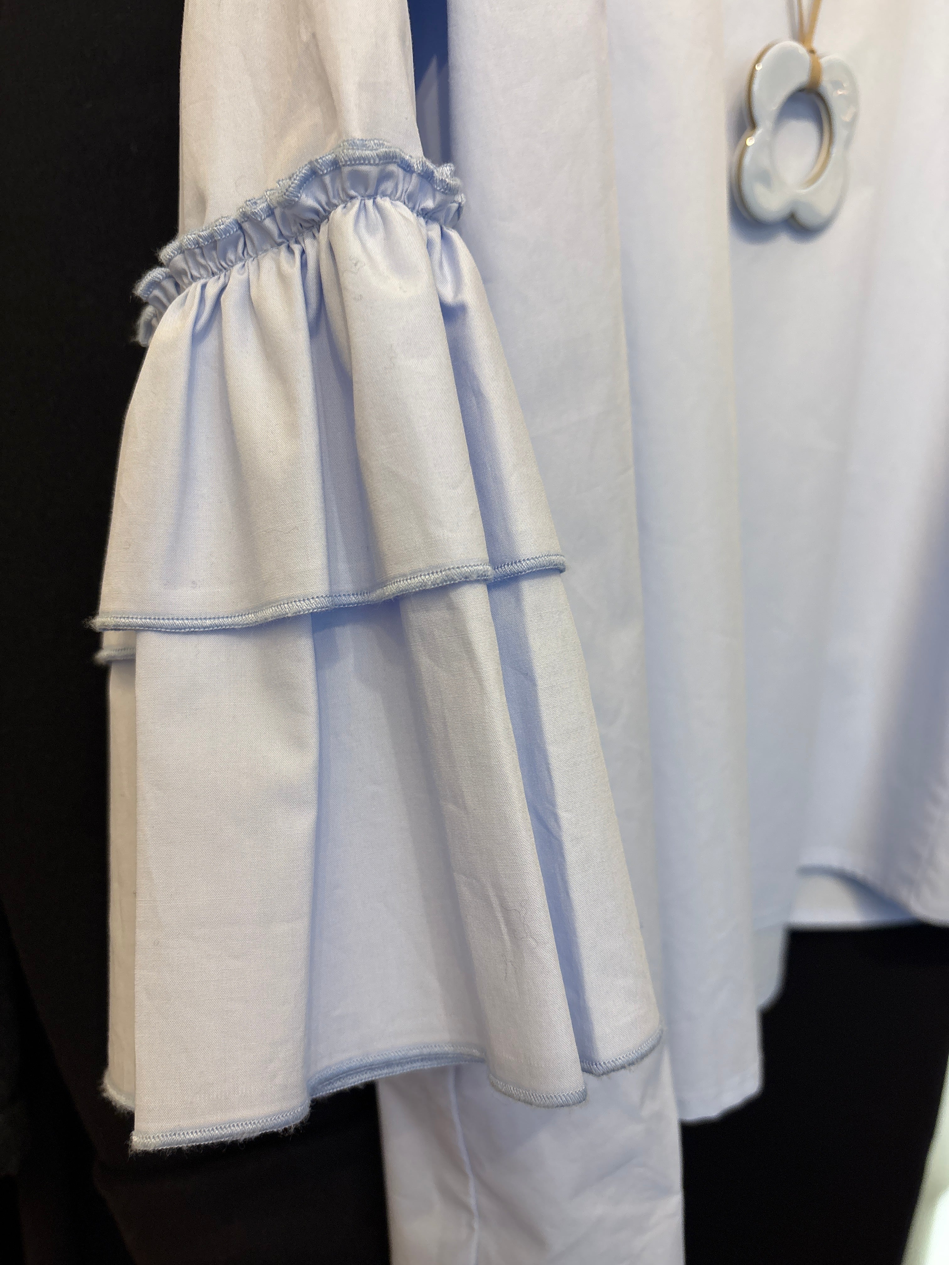 Tot-Hom Ruffled Sleeve Shirt in Blue