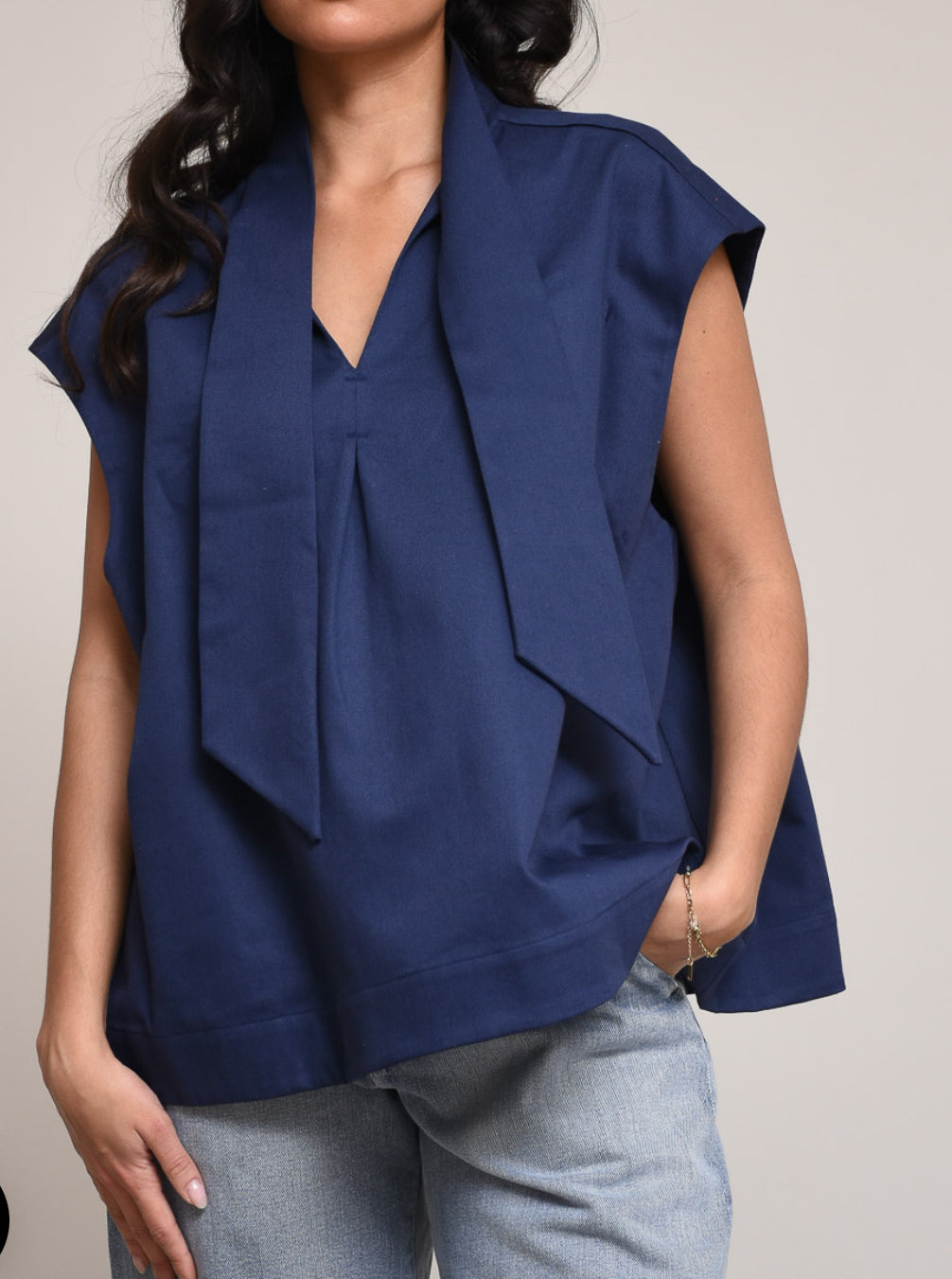 Jejia Sleeveless Shirt in Navy - SKULPT Dublin