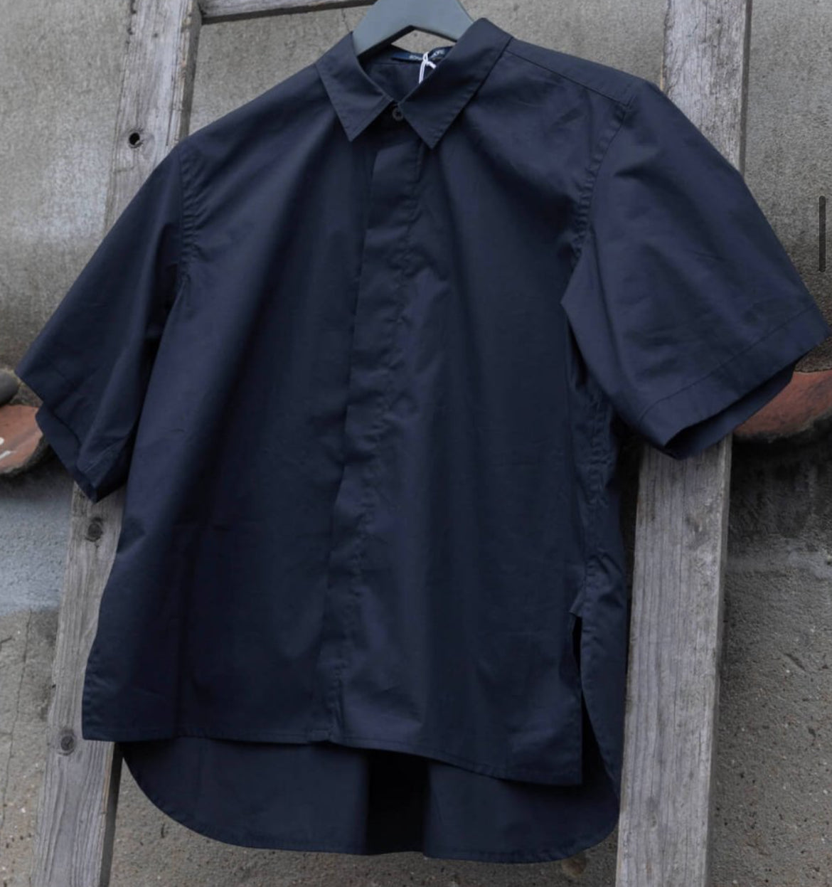 Sofie D'Hoore Classic Short Sleeve Shirt in Black - SKULPT Dublin