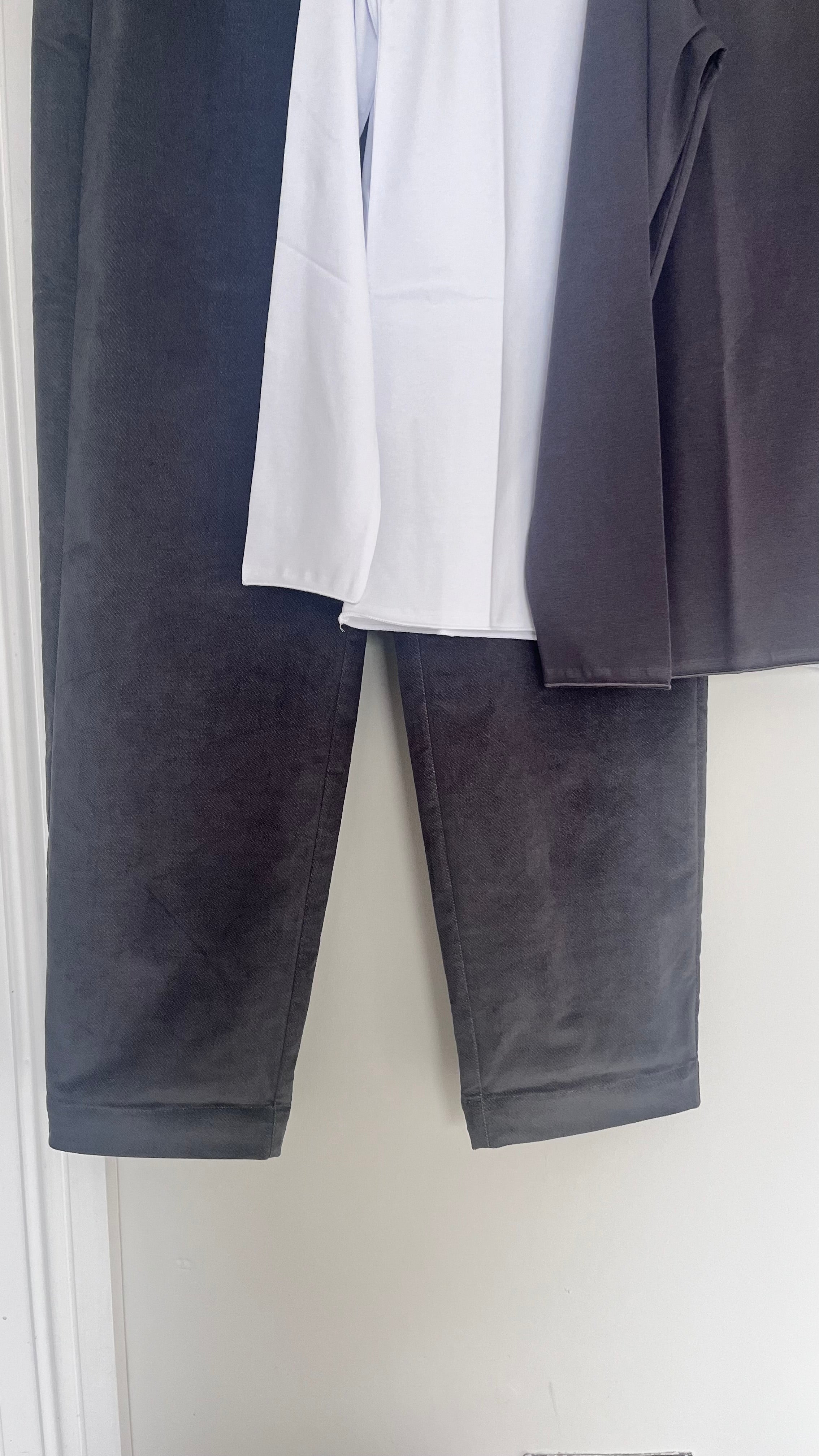 Rialto48 Cord Stretch Trousers in Graphite - SKULPT Dublin