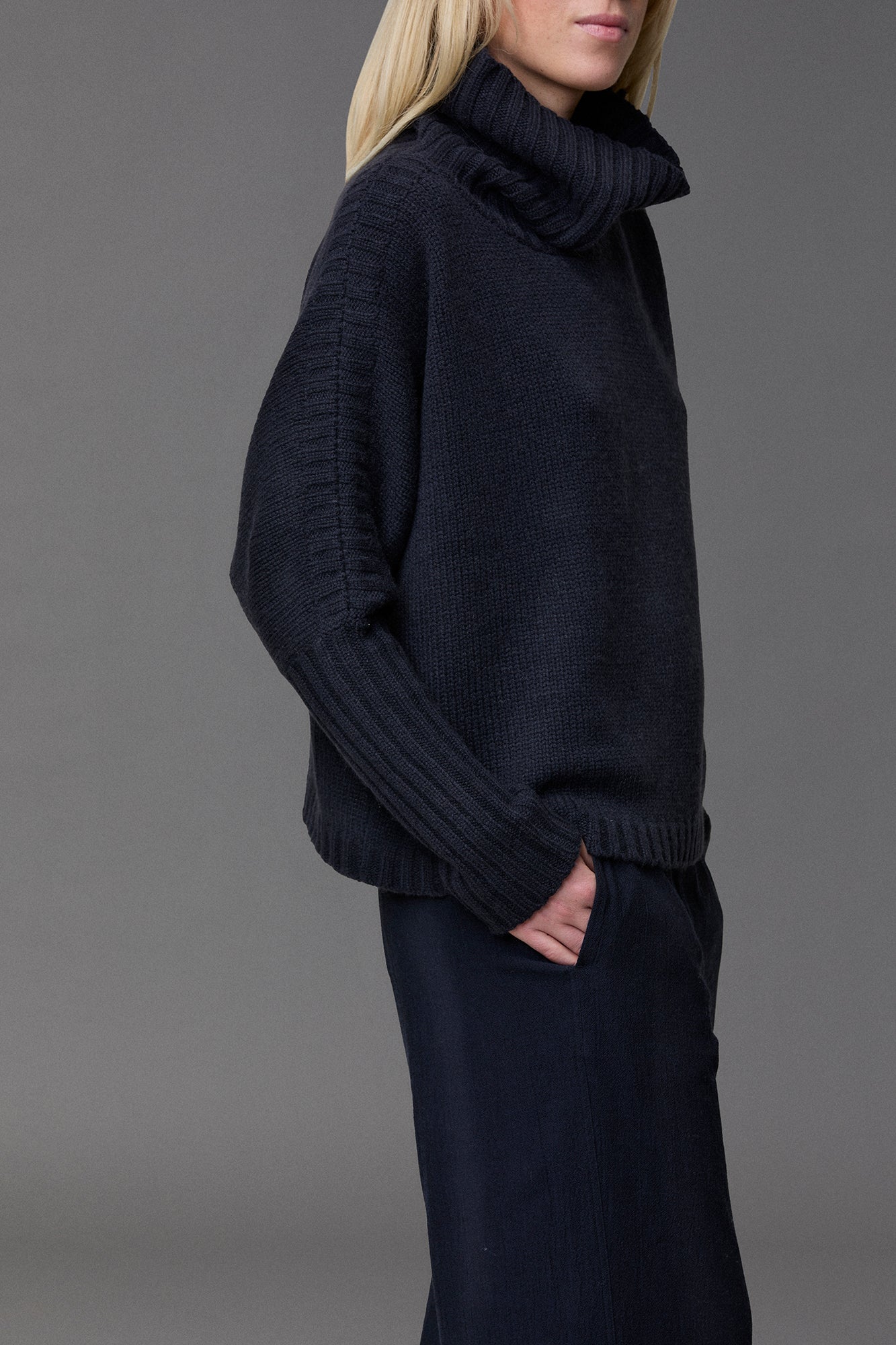Kristensen du Nord Cashmere Jumper in Navy - SKULPT Dublin