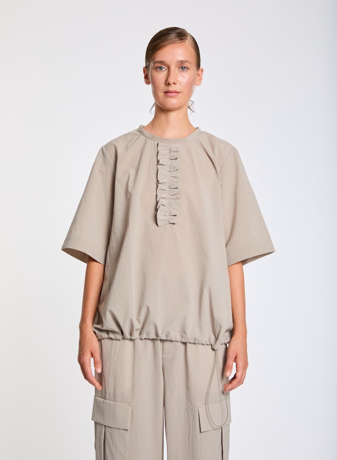 Lis Lareida Athleisure Short Sleeve Tee with Ruffle in Navy - SKULPT Dublin