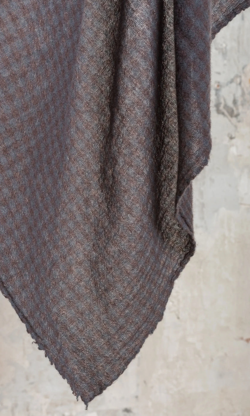 ApuntoB Large Cashmere Scarf in Coffee and Navy - SKULPT Dublin
