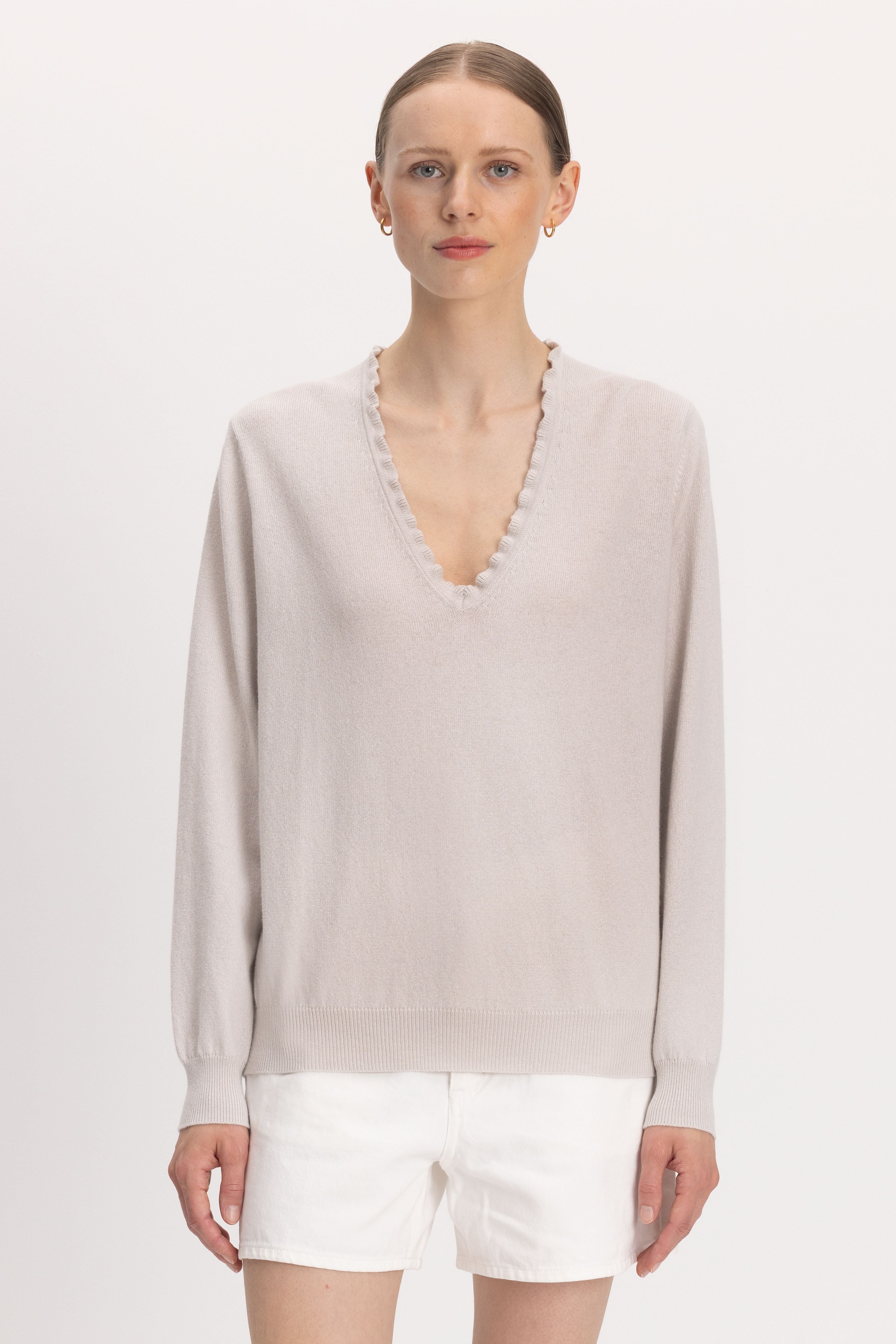 Allude V Neck Jumper in Navy - SKULPT Dublin