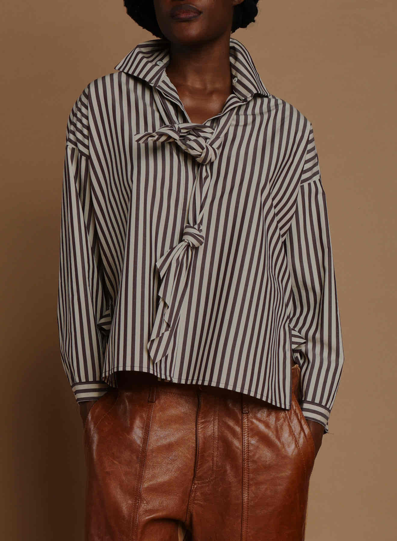 Jejia Meggie Shirt in Stripe Brown | SKULPT