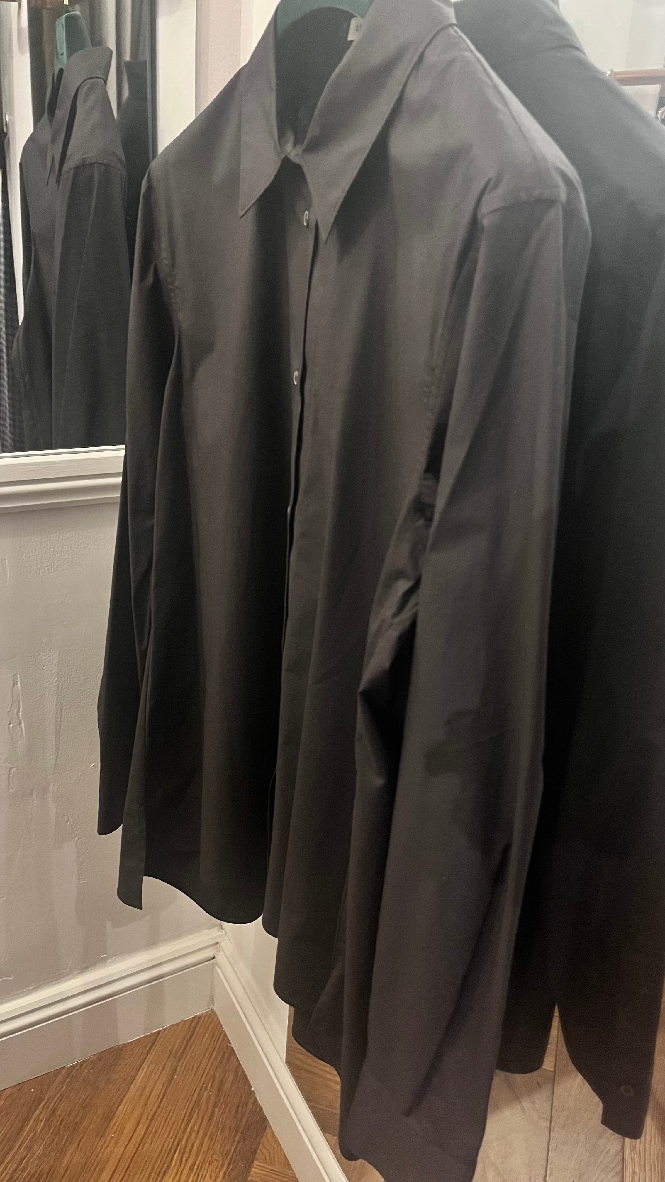 Lis Lareida Classic Black Shirt - SKULPT Dublin