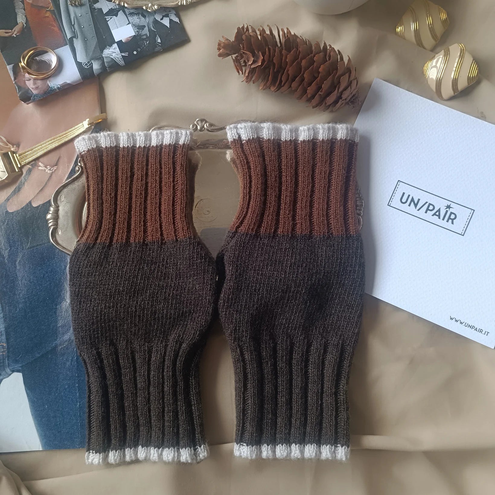 Unpair Sleeve in Coffee Choc White