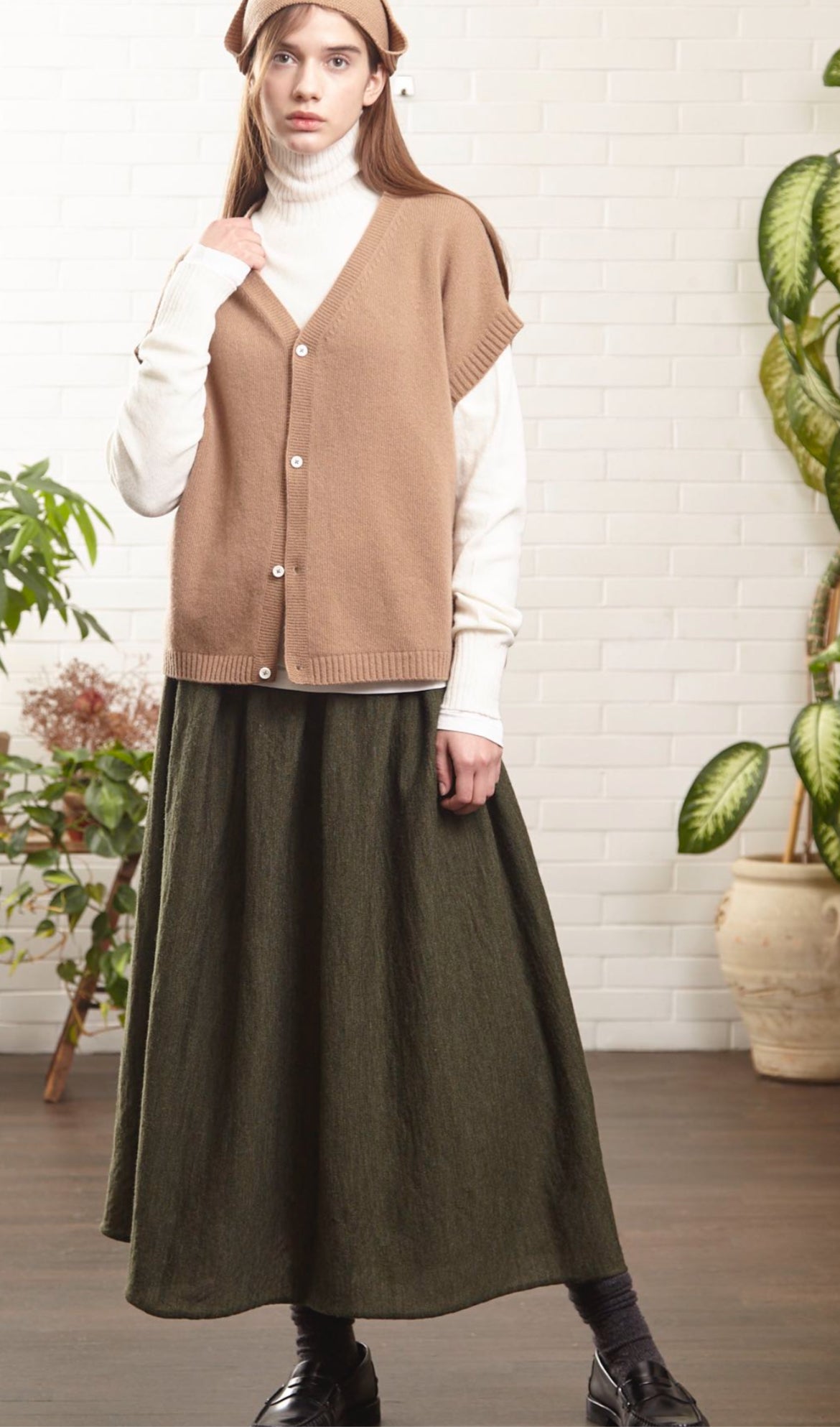 Ma'ry'ya Official Sleeveless Cardigan in Camel