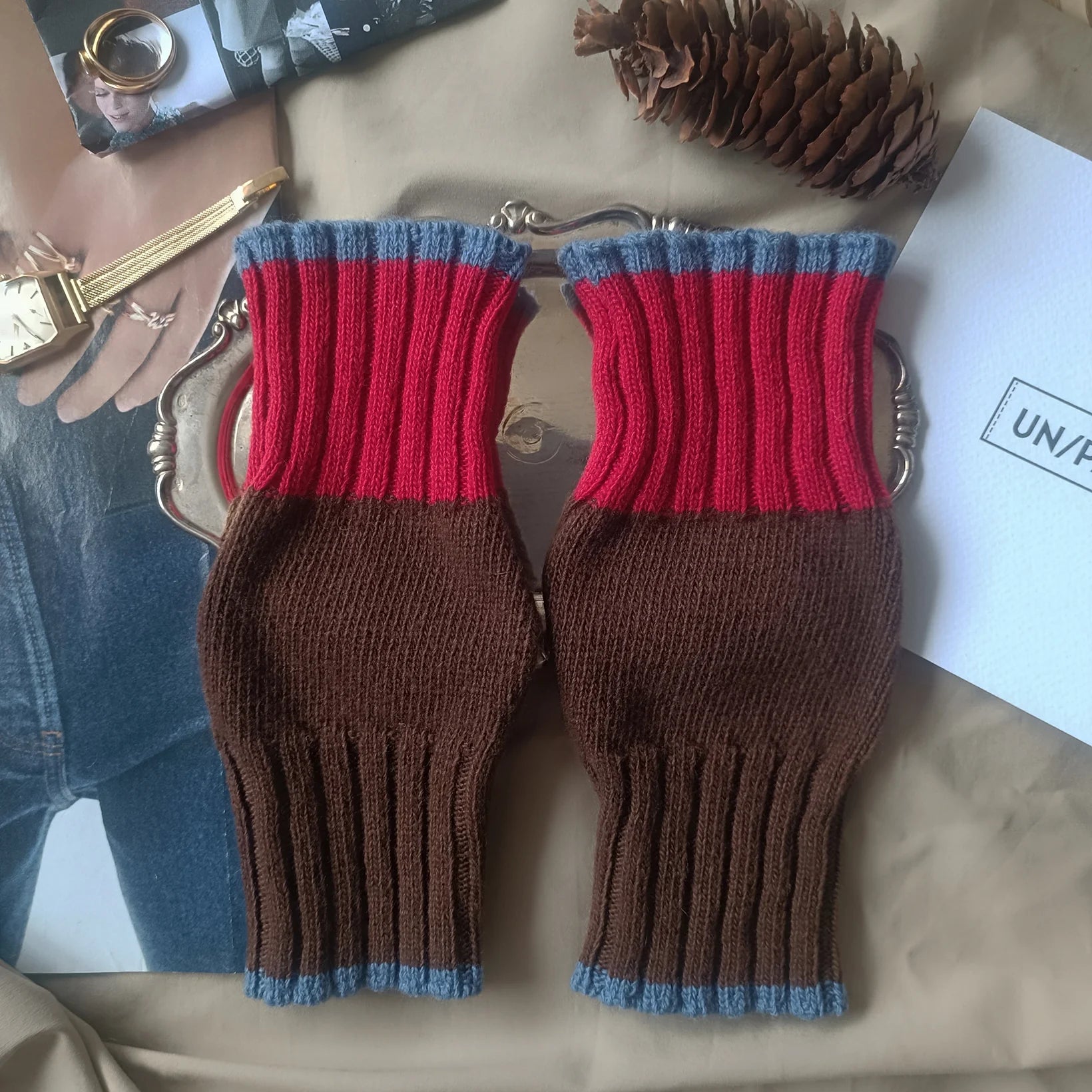 Unpair Sleeve in Brown Red and Blue