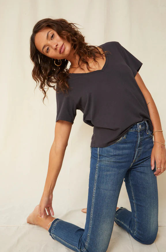 AMO V Neck Short Sleeve Tee - Vintage Black - SKULPT Dublin