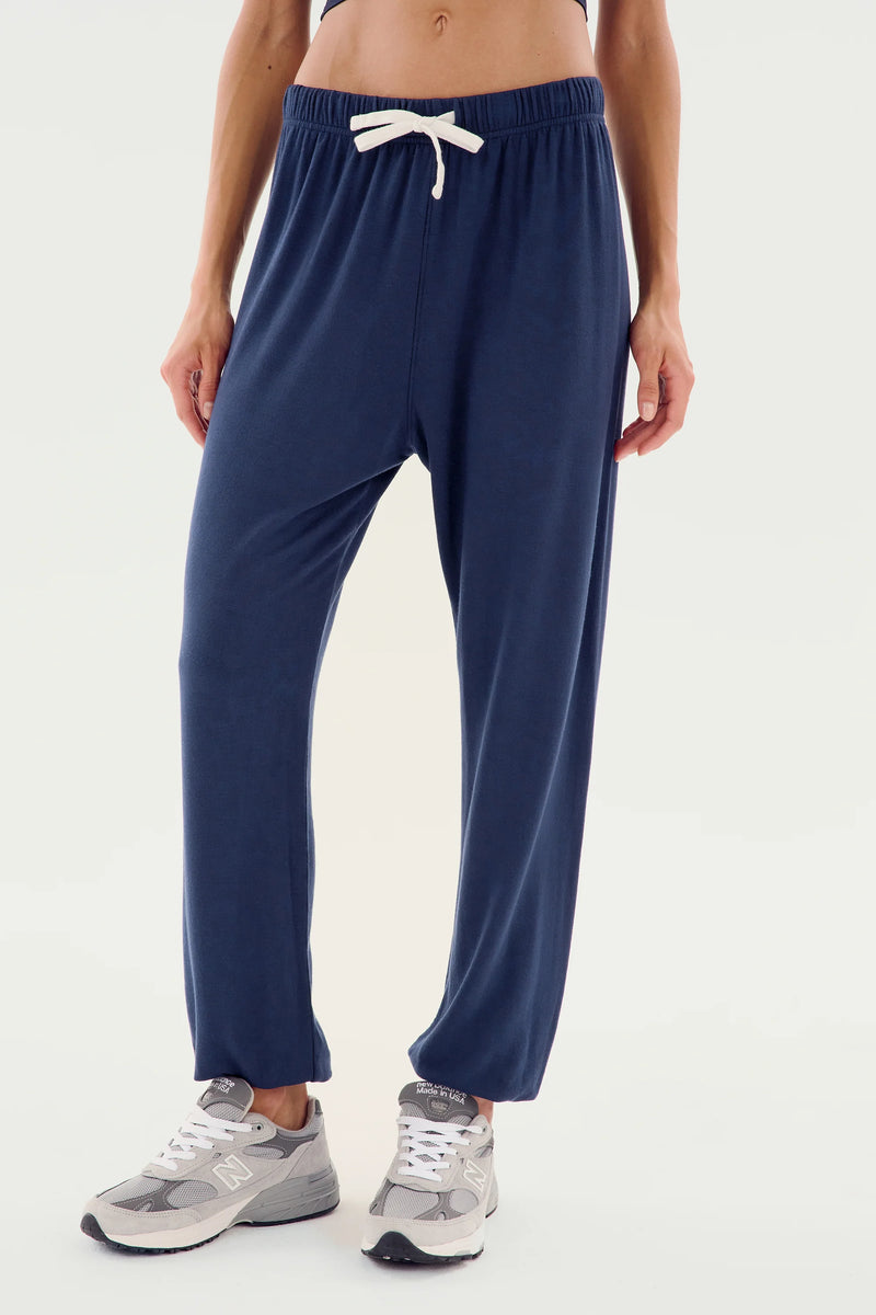 Splits59 Andie Warm Up Oversized Sweatpants in Navy - SKULPT Dublin