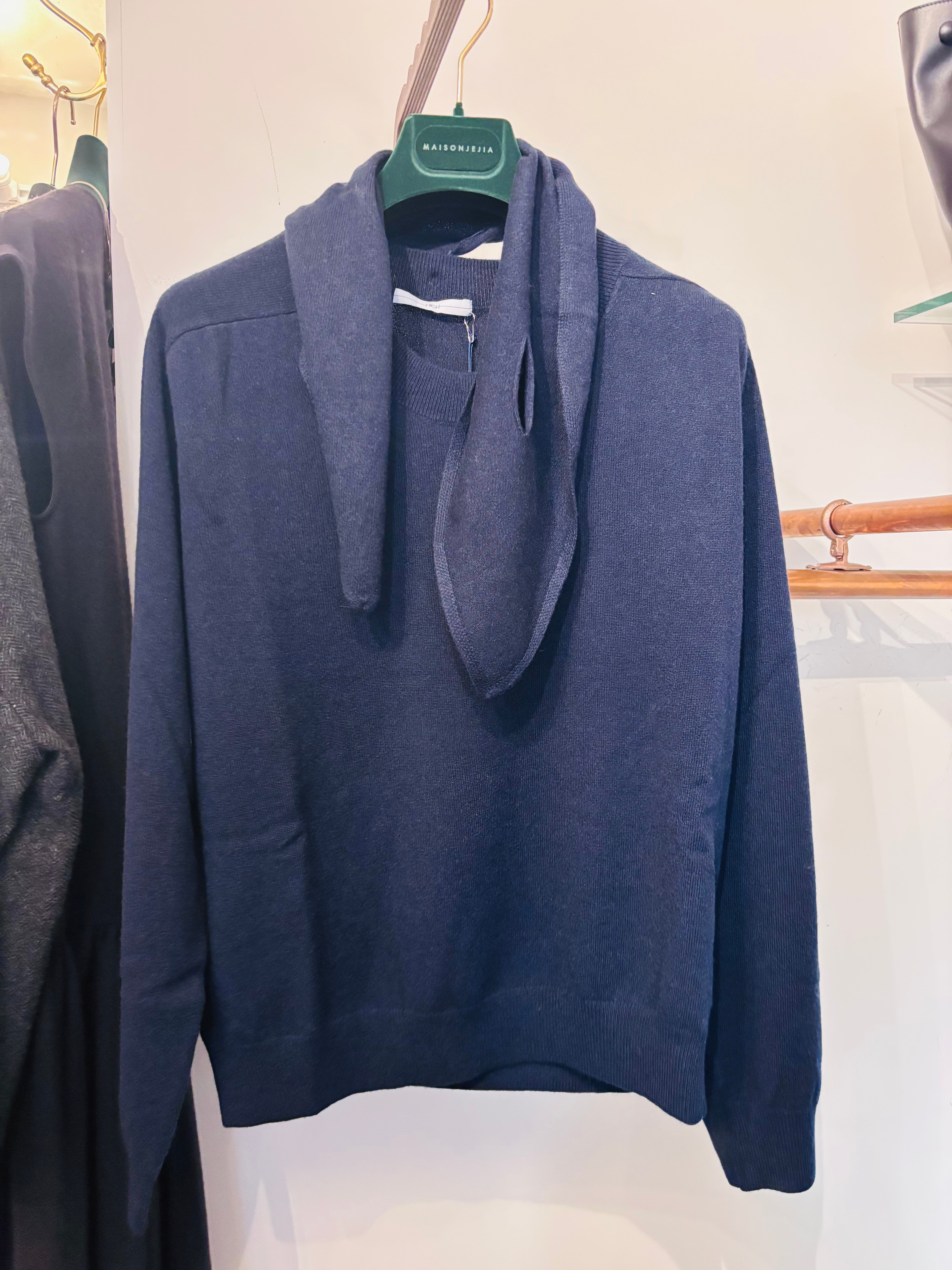 HIGH Everyday Couture Arne Knitwear in Navy