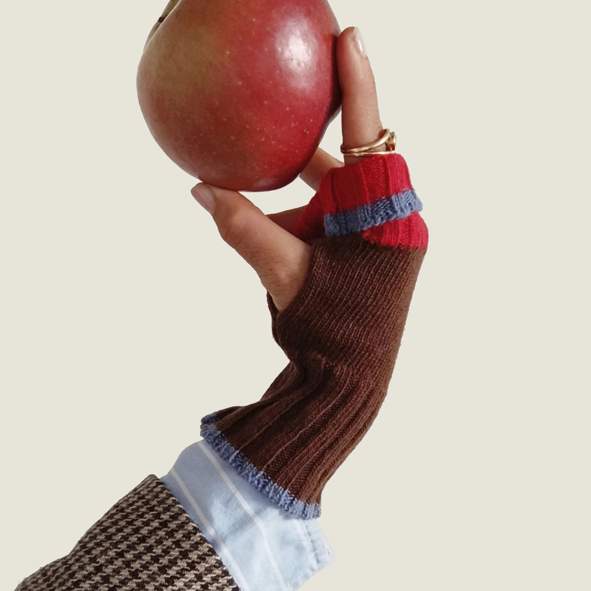 Unpair Sleeve in Brown Red and Blue
