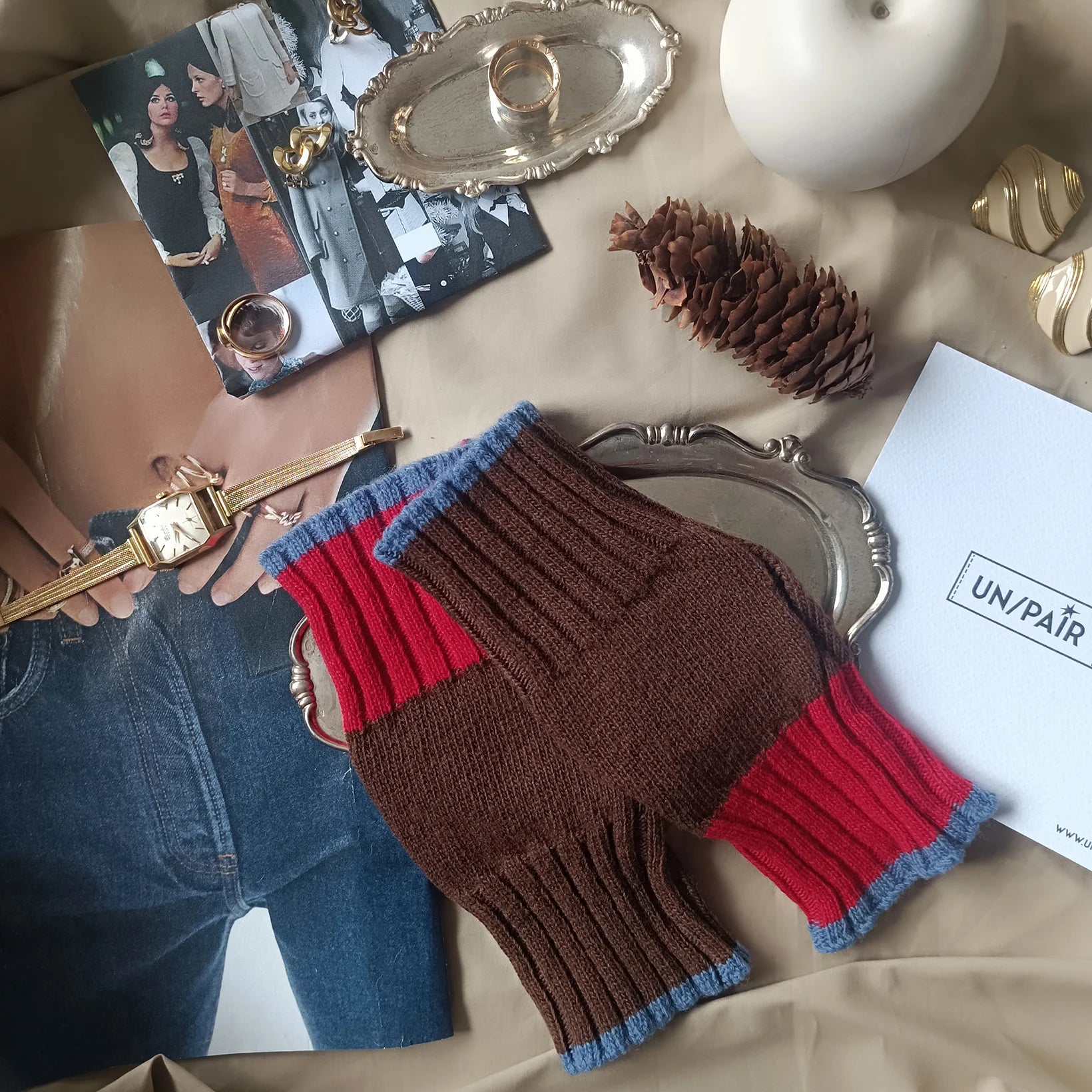 Unpair Sleeve in Brown Red and Blue