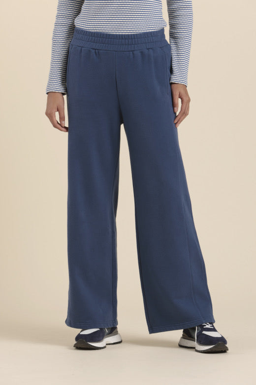 Mat de Misaine Straight Leg Sweatpants in Denim Blue - SKULPT Dublin