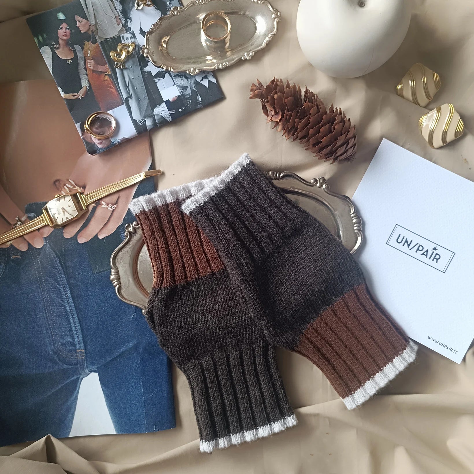 Unpair Sleeve in Coffee Choc White