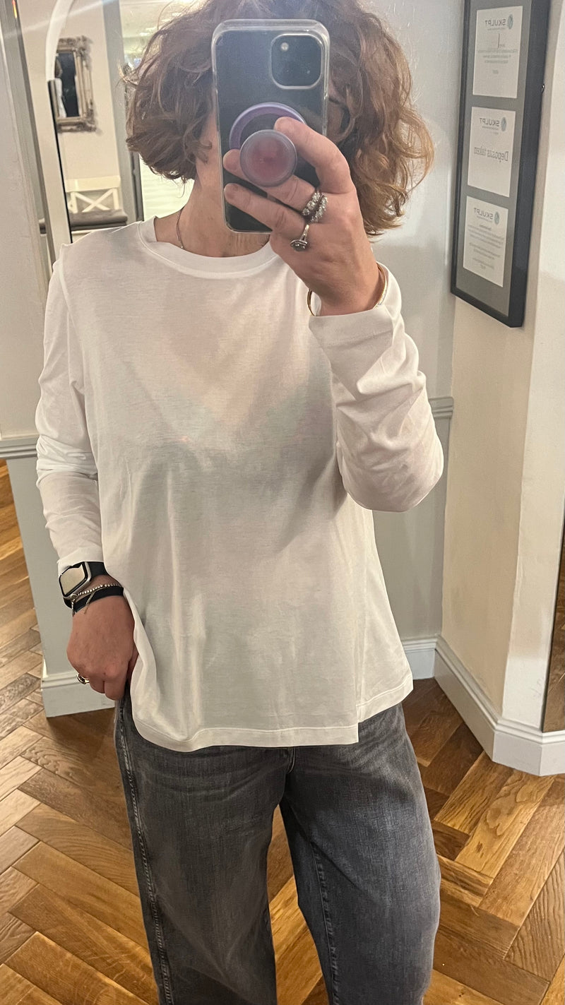 Lis Lareida Temin Long Sleeve Tee in White - SKULPT Dublin