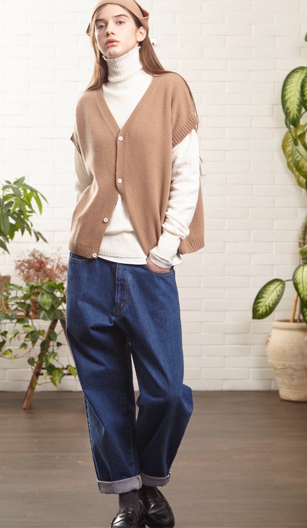 Ma'ry'ya Official Sleeveless Cardigan in Camel