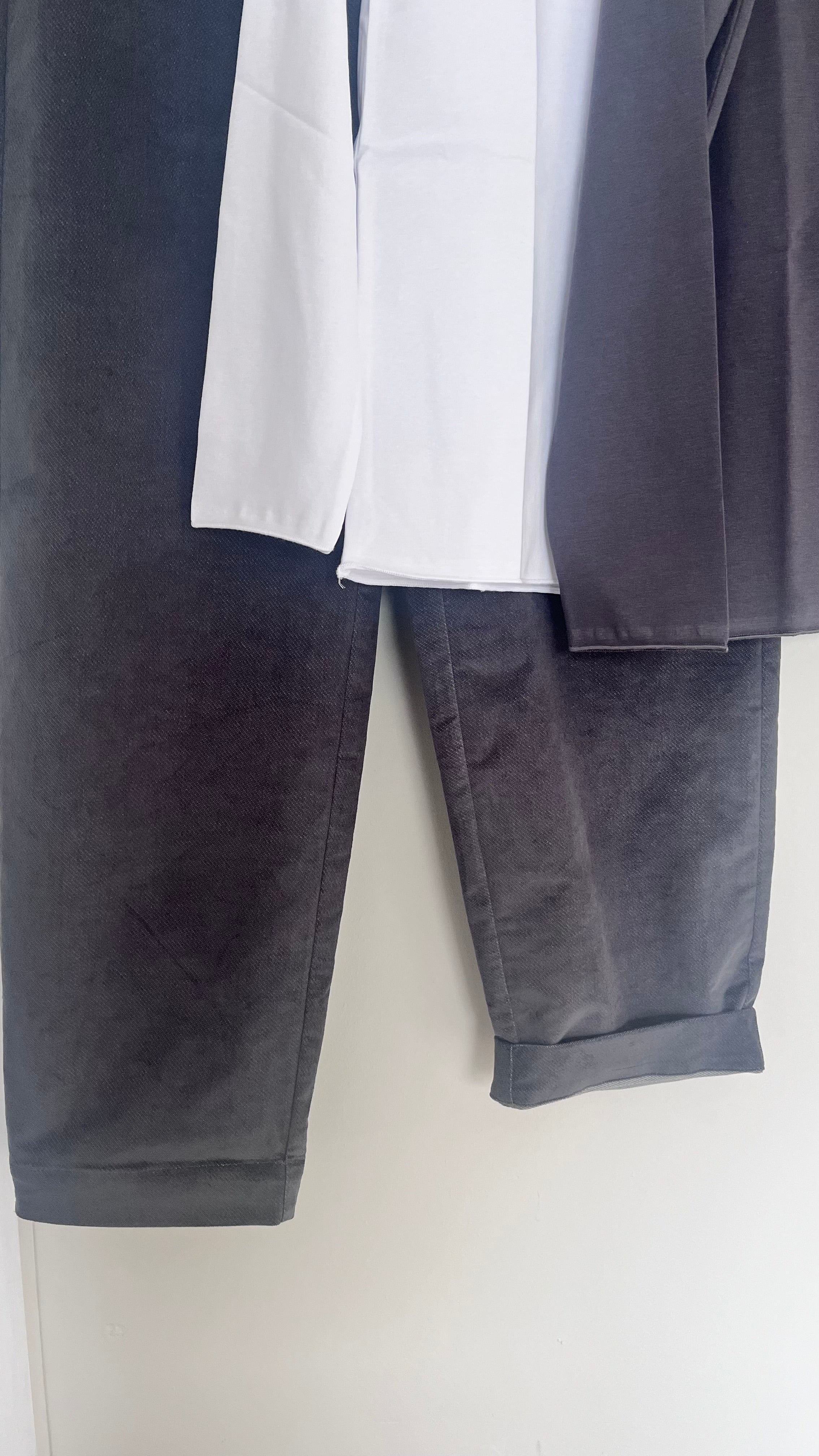 Rialto48 Cord Stretch Trousers in Graphite - SKULPT Dublin