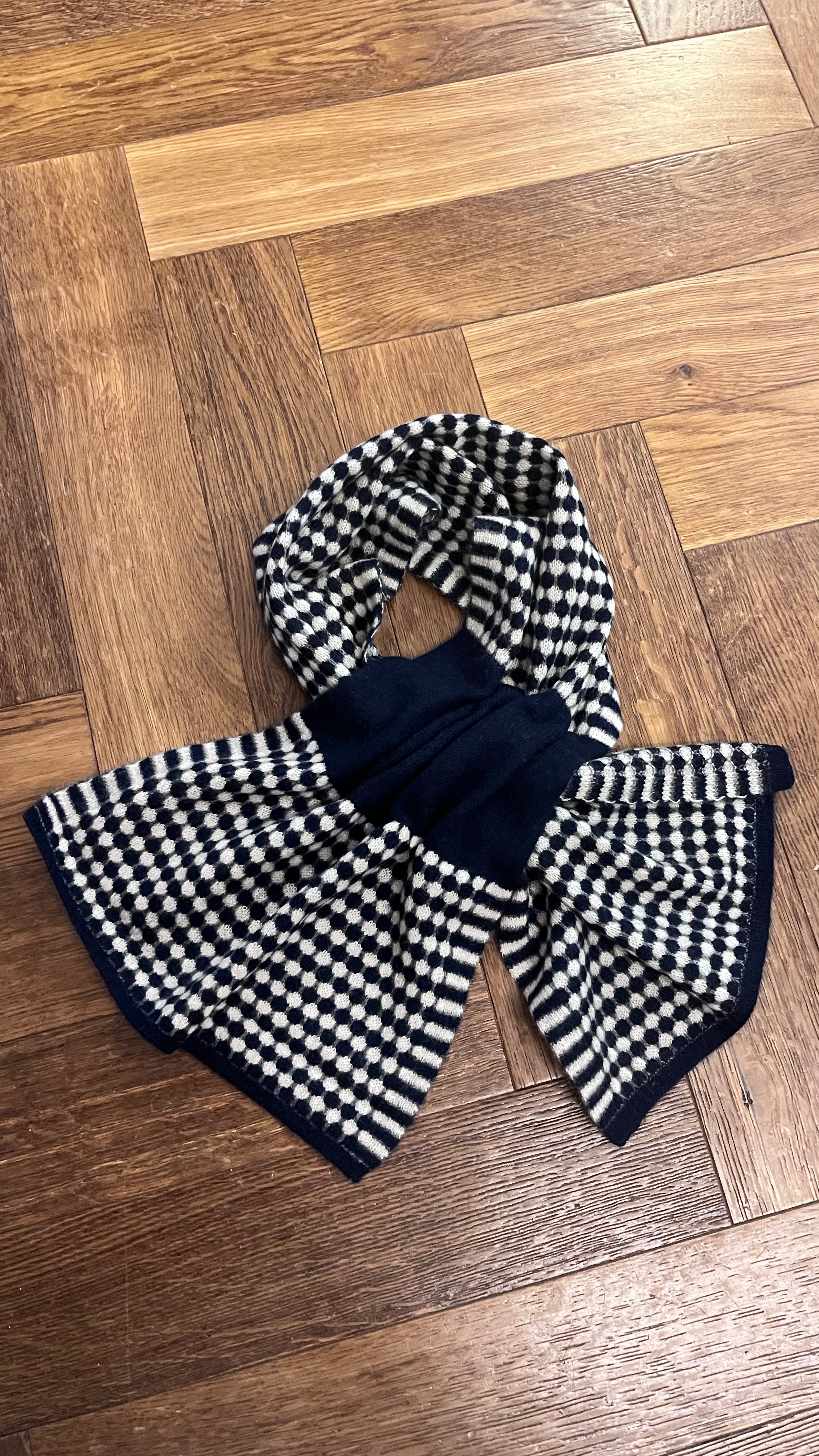 Oats & Rice Keyhole Scarf in Navy - SKULPT Dublin