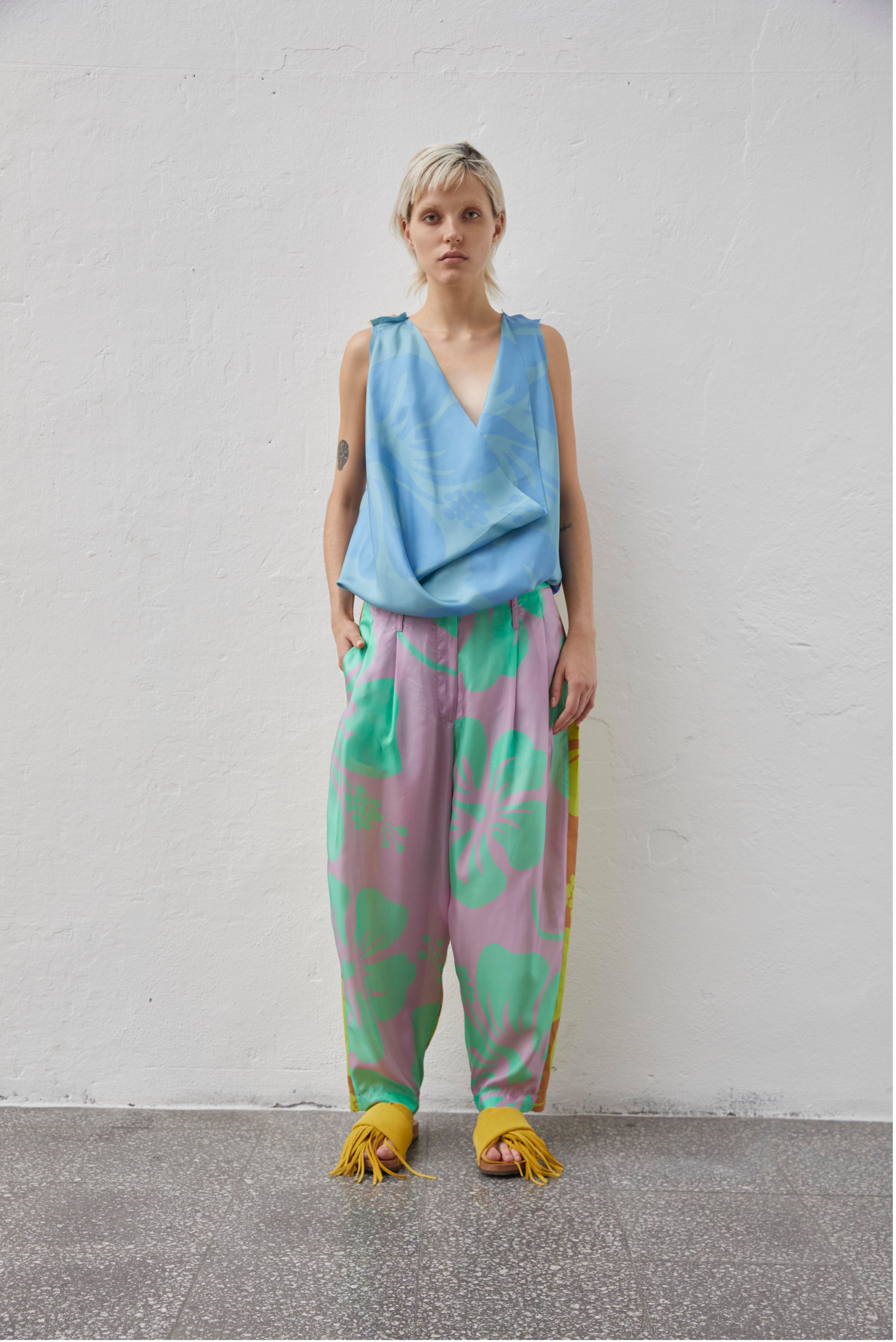 Jejia Silk Sleeveless Top in Bloom - SKULPT Dublin